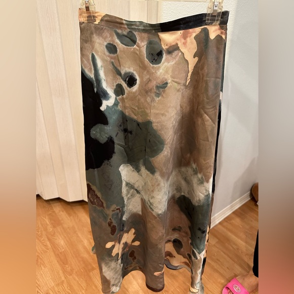 Beaufille Crepe de Cheine abstract skirt size 2 - Picture 8 of 15